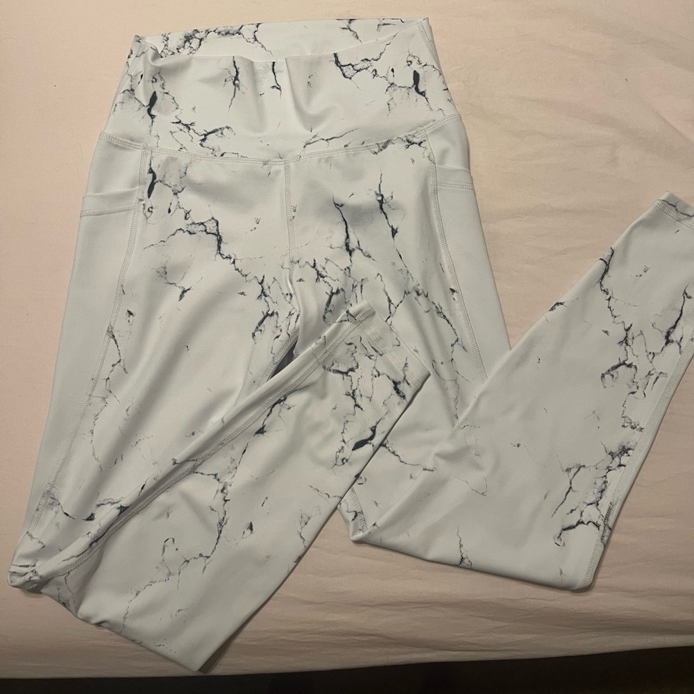White marble leggings with pockets